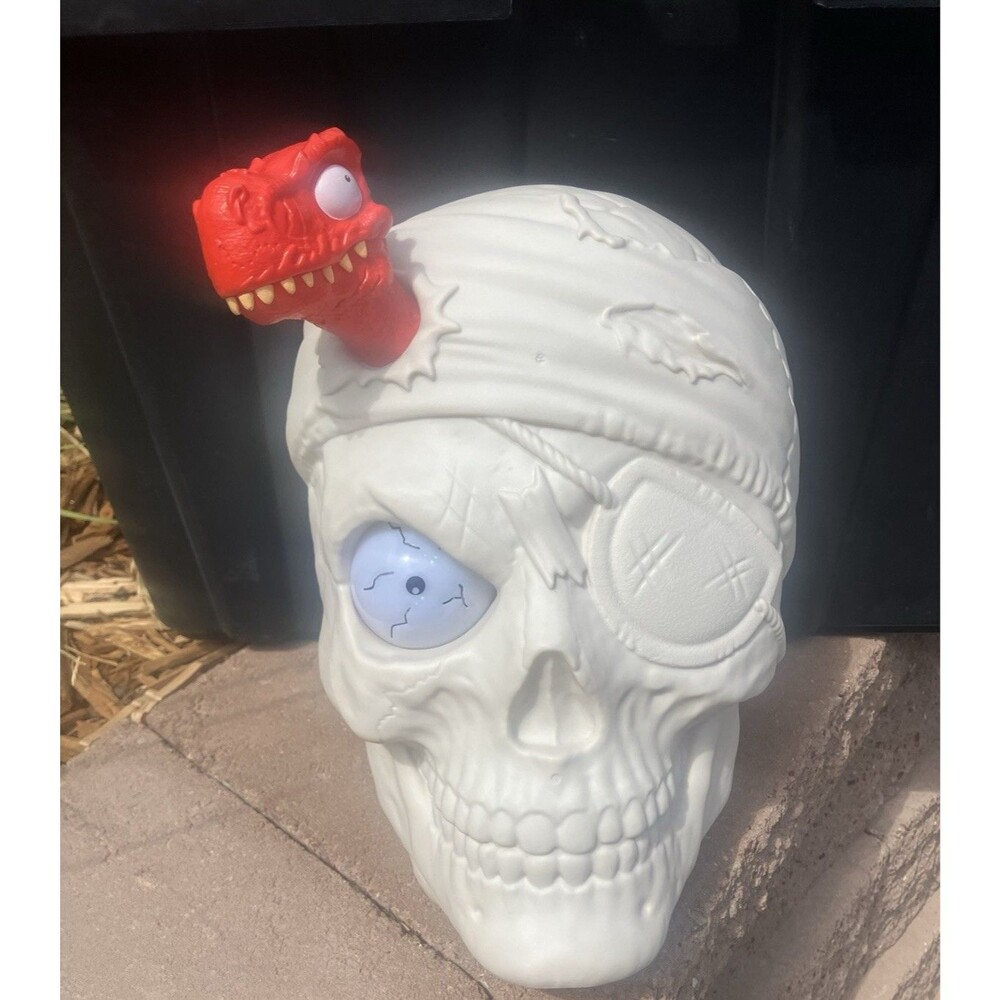 Zuru Pirate Skull Halloween Decor Prop Light Up Eyes Talks Dinosaur 14” Works